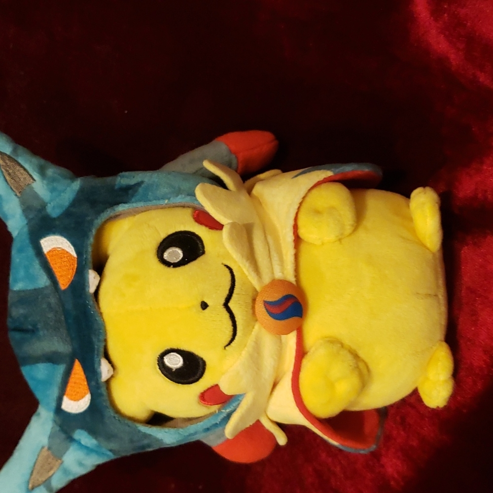 Pokémon Pikachu toy - Limited edition ver. Japan Poncho Pikachu Mega Lucario